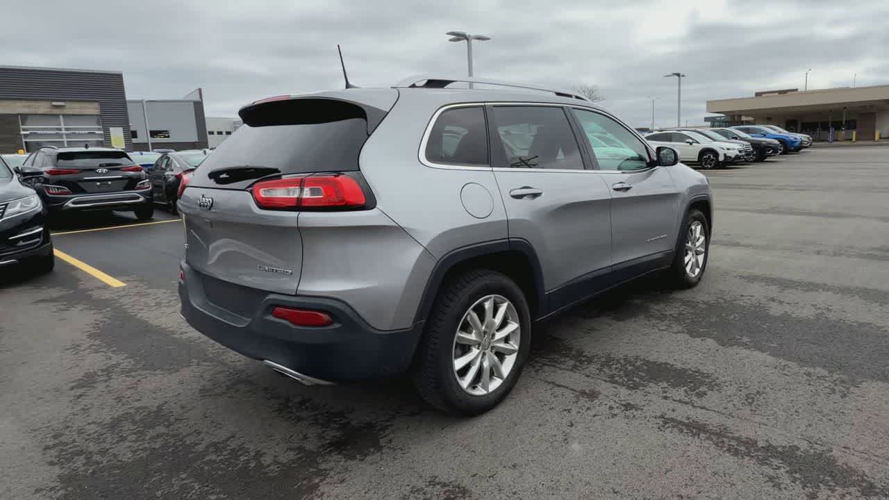 Used 2017 Jeep Cherokee Limited image 8