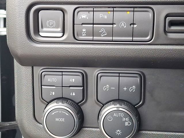 Used 2024 Chevrolet Suburban Premier image 24