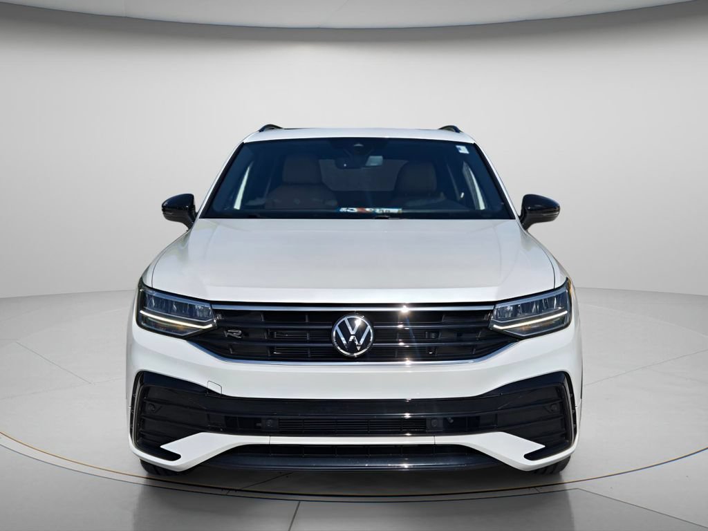 Certified 2024 Volkswagen Tiguan SE R-Line FWD image 5