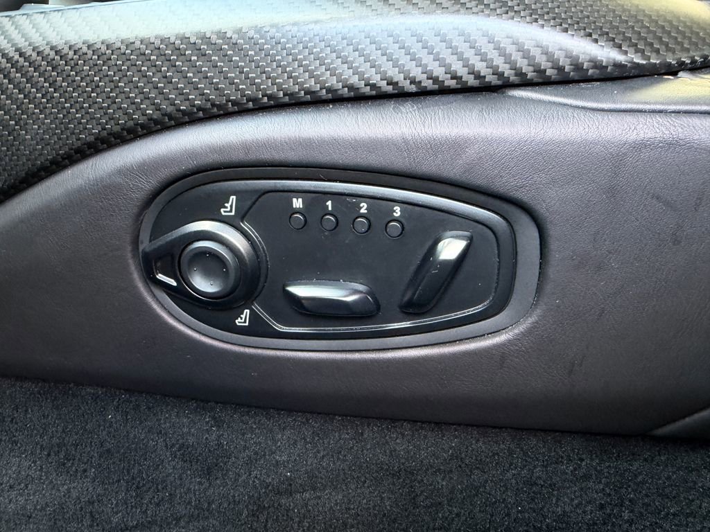 Used 2023 Aston Martin V8 Vantage Roadster RWD image 32