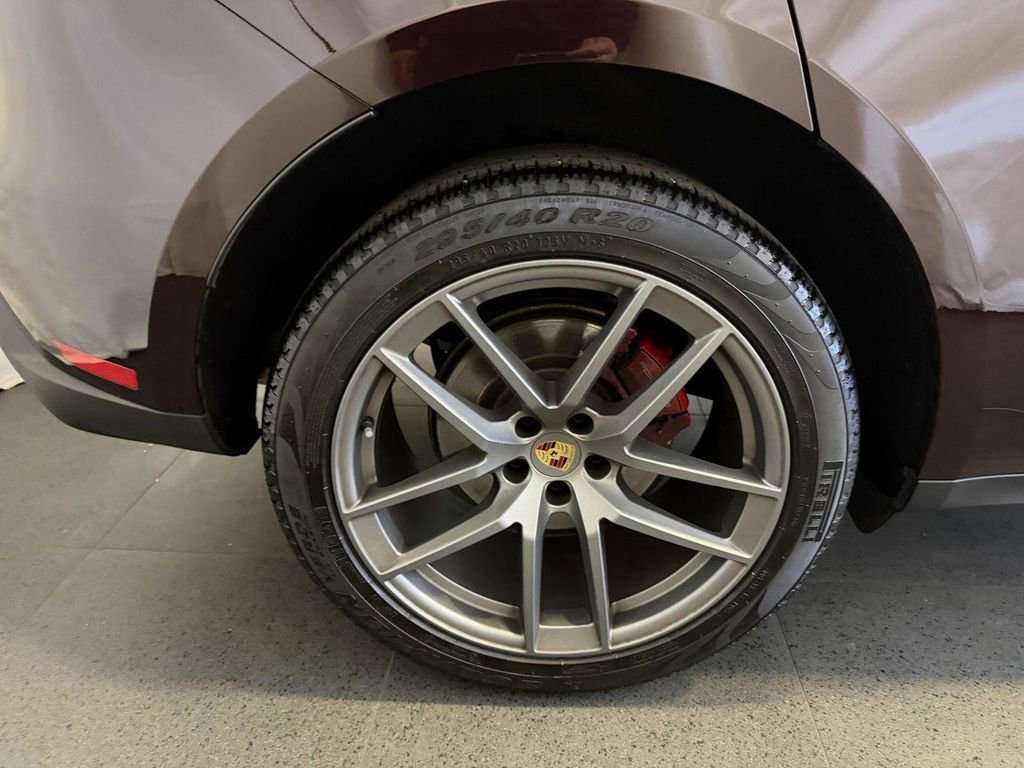 Certified 2023 Porsche Macan S AWD/4WD image 12