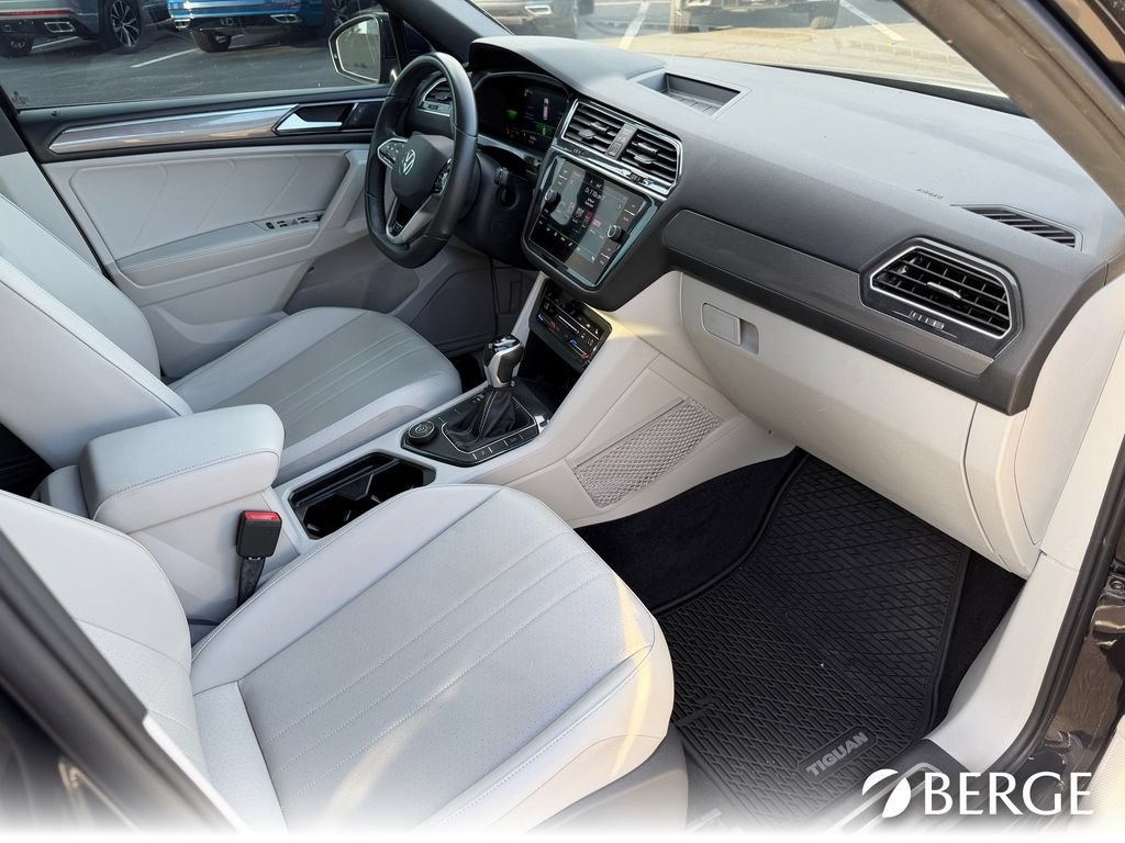 Used 2022 Volkswagen Tiguan SE R-Line AWD/4WD image 27