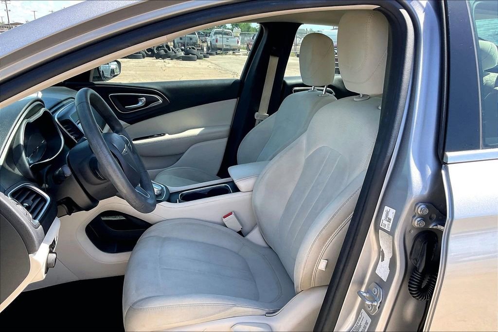 Used 2015 Chrysler 200 Limited FWD image 17