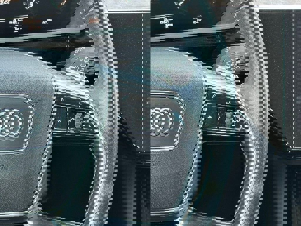 Used 2019 Audi e-tron Premium Plus image 27