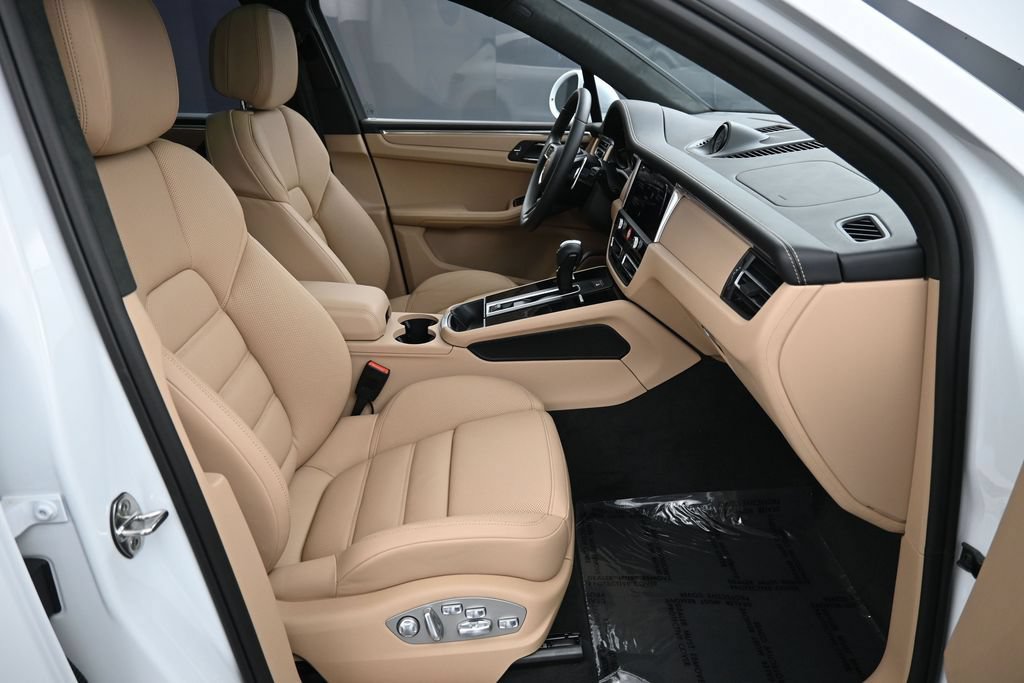 Certified 2026 Porsche Macan S AWD/4WD image 30