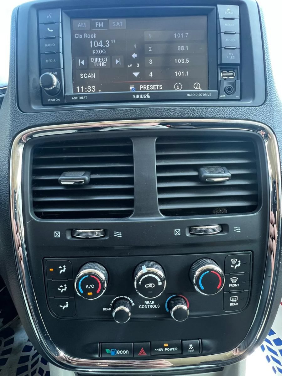 Used 2014 Dodge Grand Caravan SXT FWD image 17