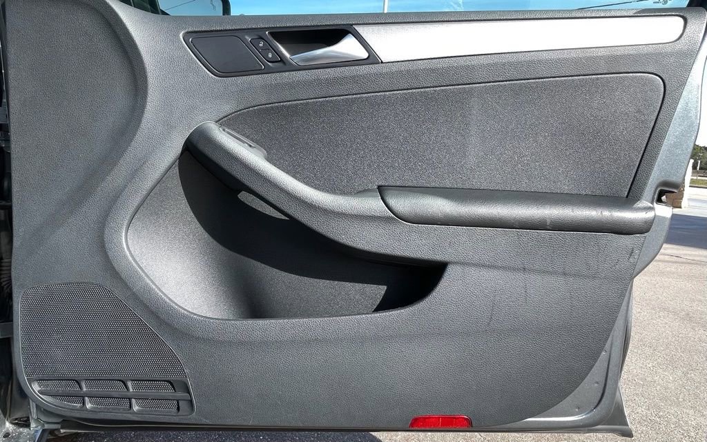 Used 2017 Volkswagen Jetta SE image 36