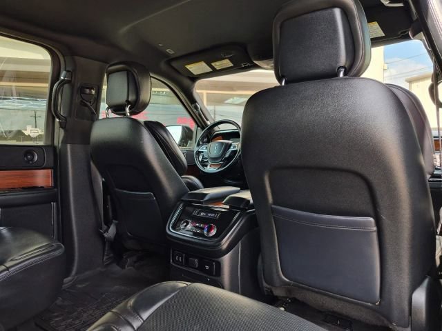 Used 2018 Lincoln Navigator Select w/ Technology Package image 16