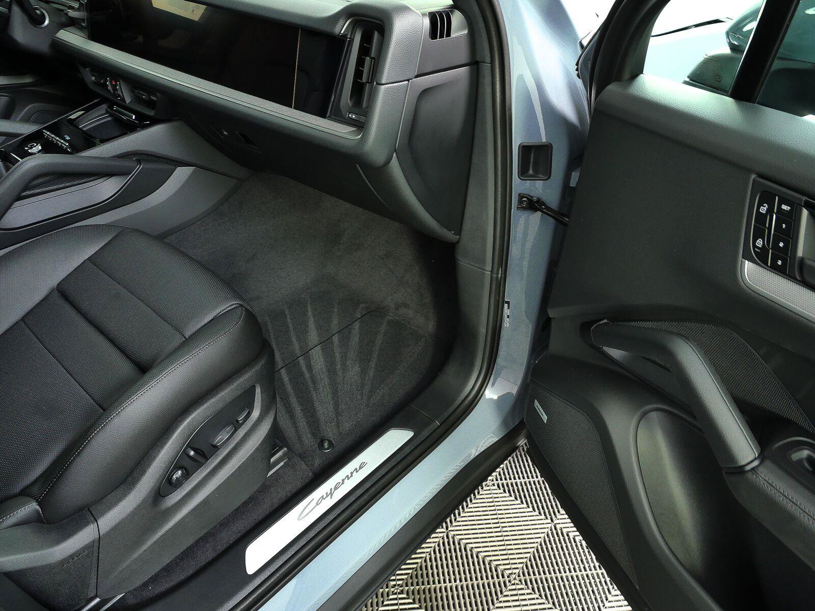 New 2026 Porsche Cayenne AWD/4WD image 25