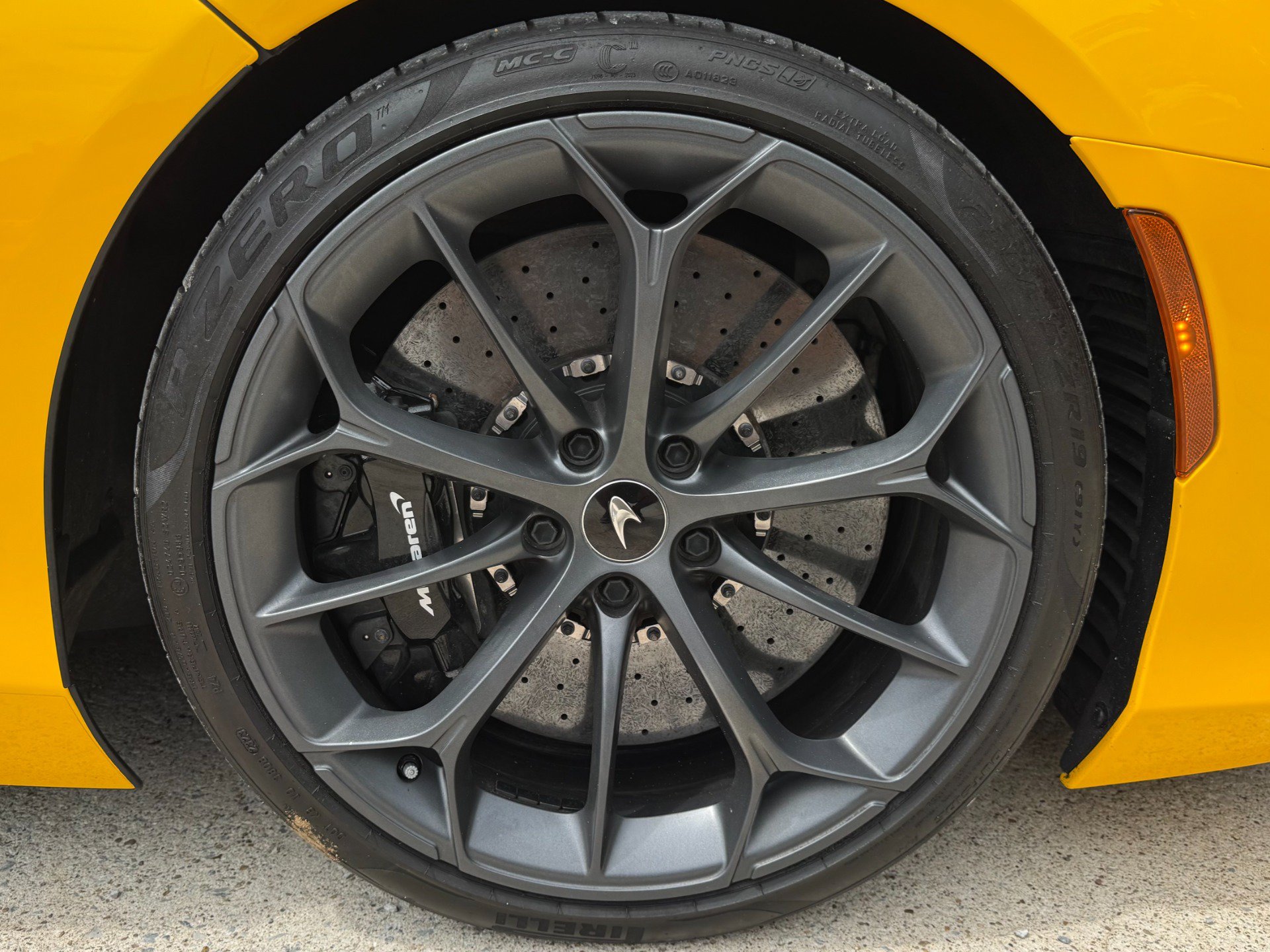 Used 2024 McLaren Artura RWD image 65