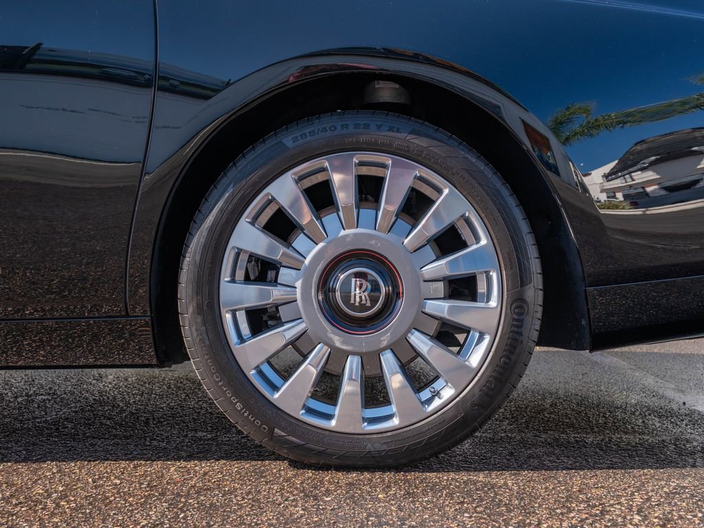 Used 2019 Rolls-Royce Phantom Sedan image 37