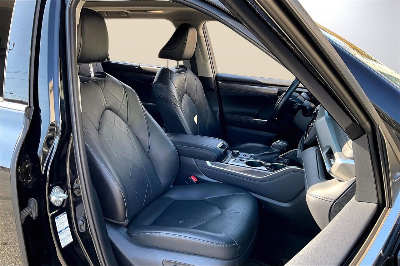 Used 2021 Toyota Highlander Platinum image 23