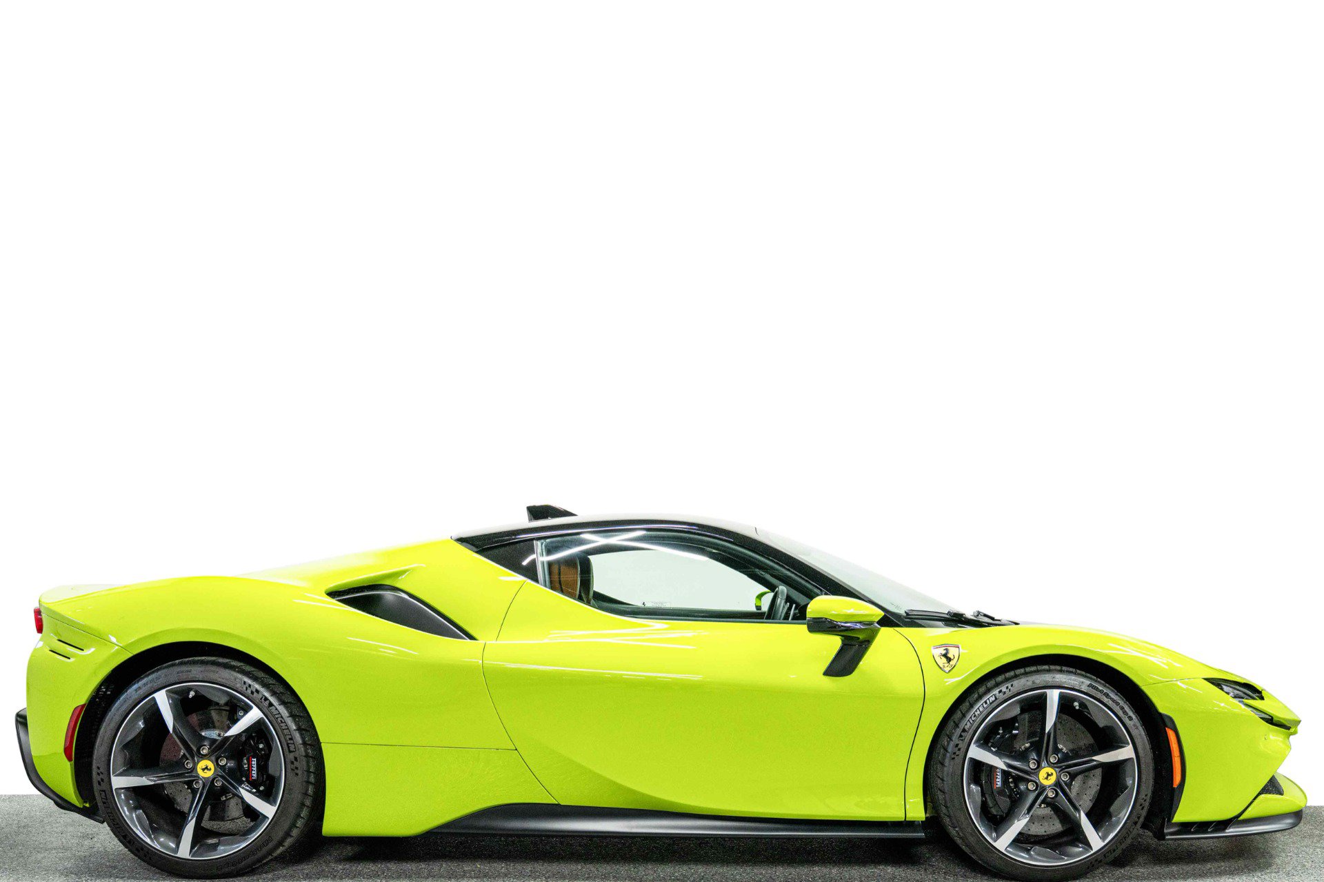 Used 2022 Ferrari SF90 Stradale AWD/4WD image 2