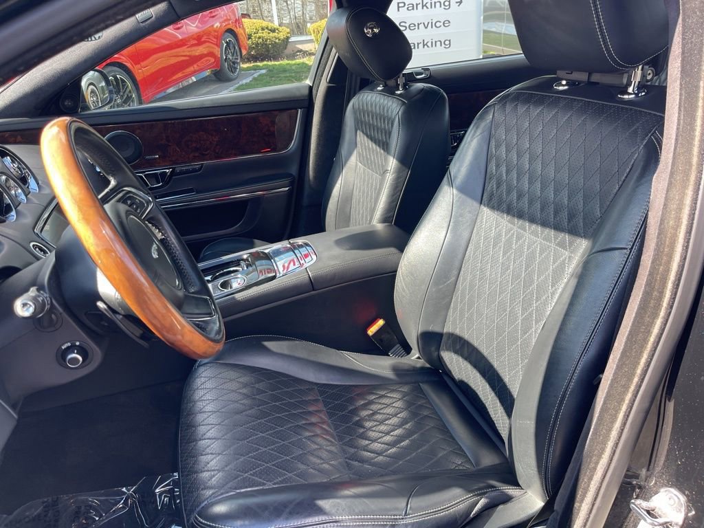 Used 2019 Jaguar XJ AWD image 17