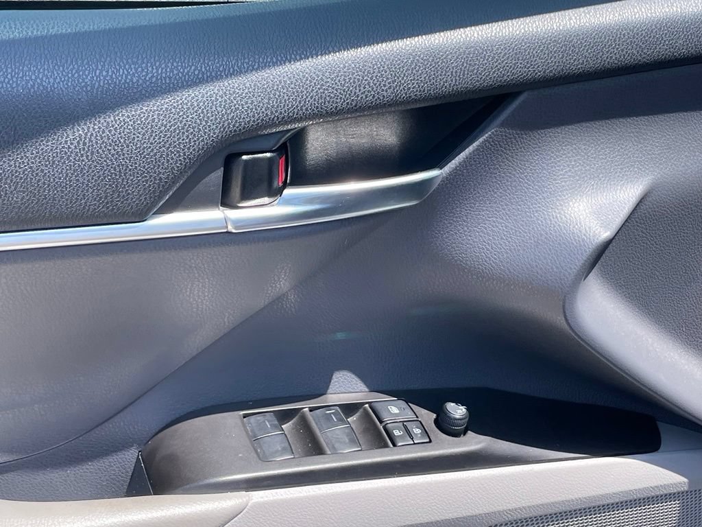Used 2022 Toyota Camry LE FWD image 11