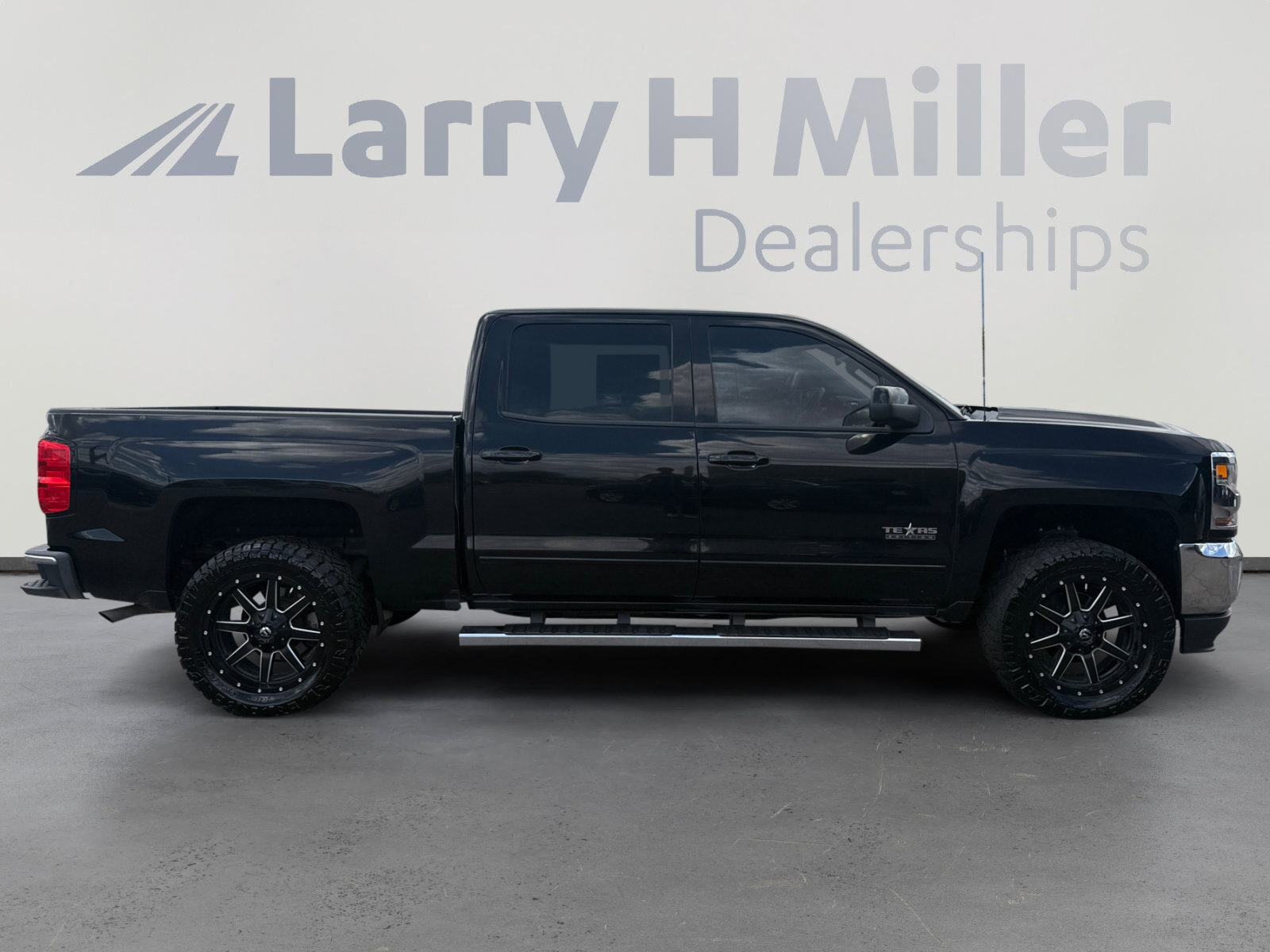 Used 2017 Chevrolet Silverado 1500 LT w/ Texas Edition RWD image 5