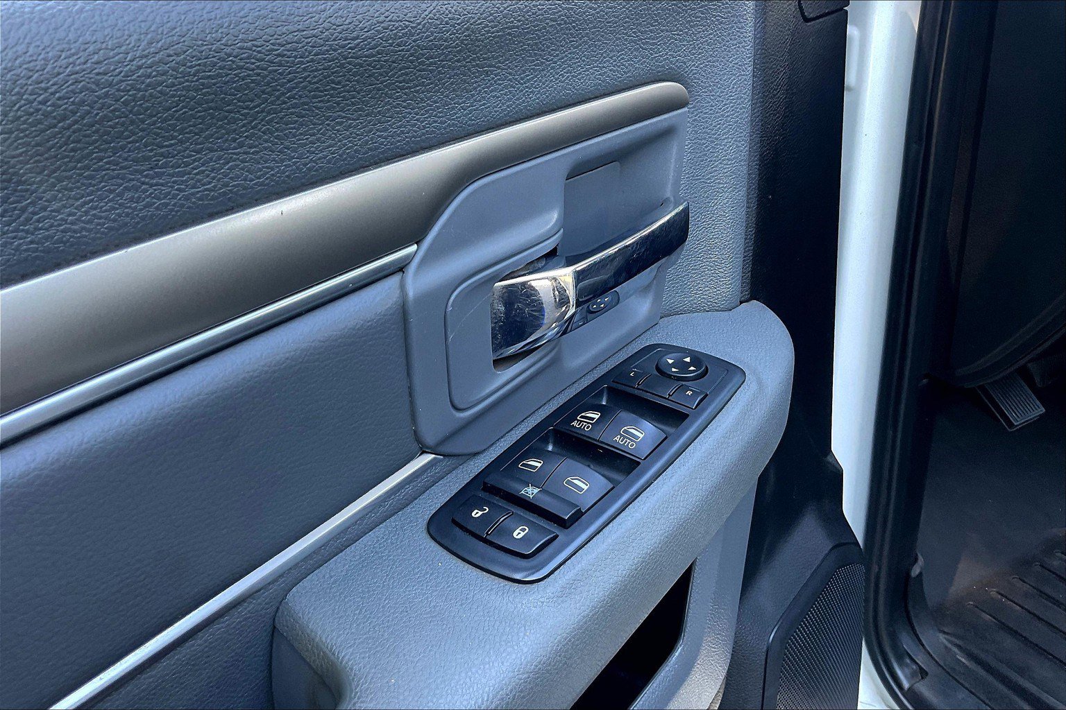 Used 2016 RAM 2500 Outdoorsman image 32