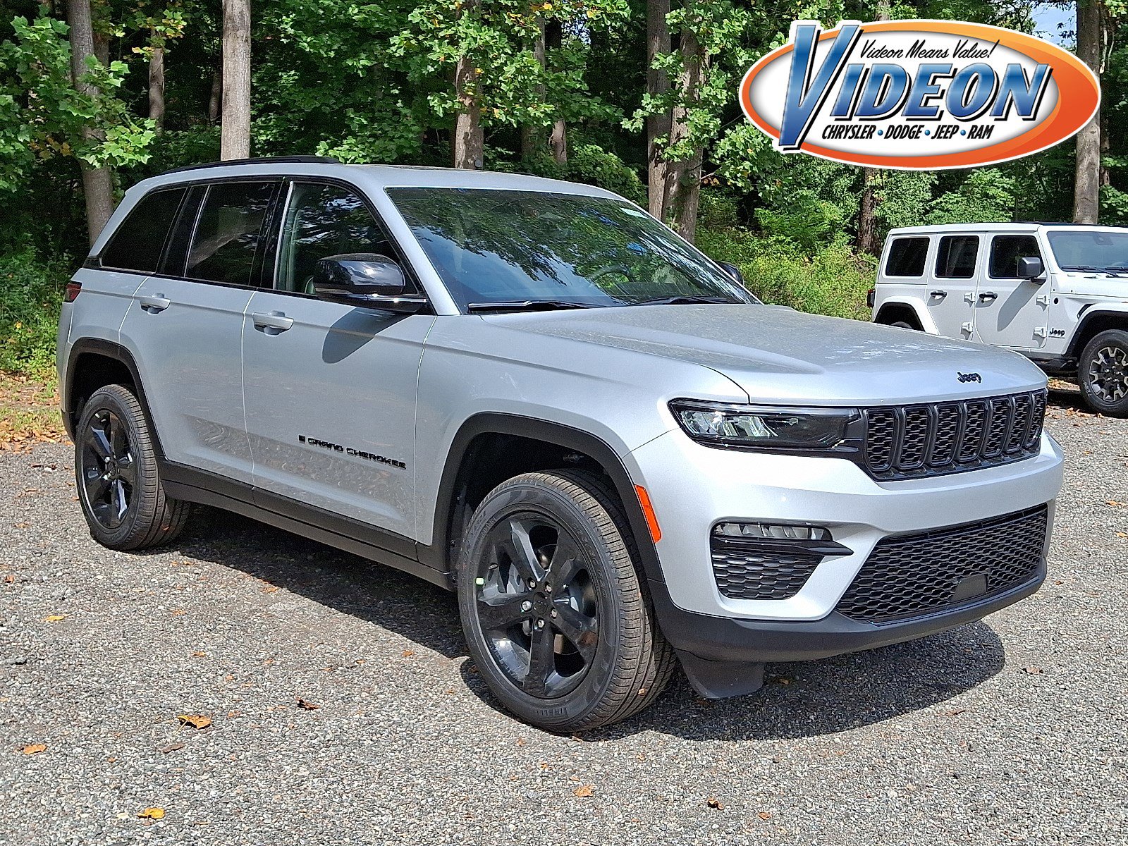 New 2025 Jeep Grand Cherokee Limited w/ Black Appearance Package