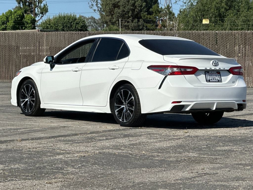 Used 2018 Toyota Camry SE FWD image 5