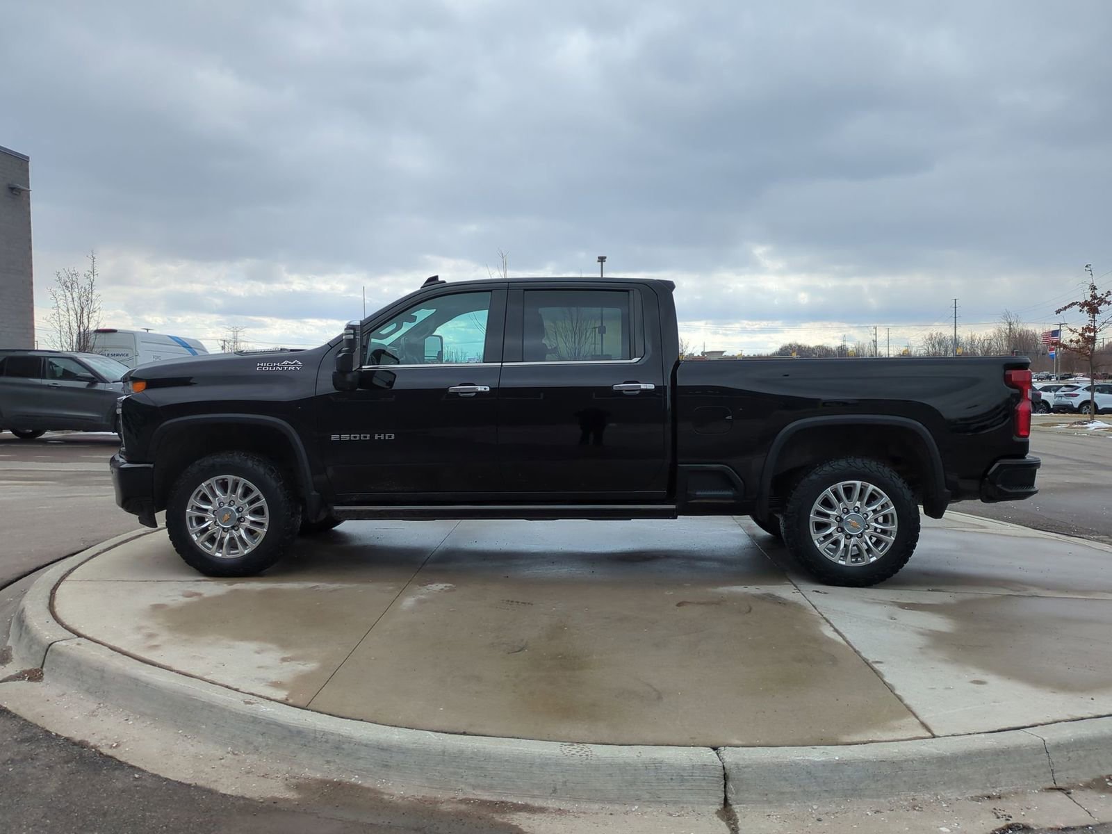 Used 2023 Chevrolet Silverado 2500 High Country w/ Z71 Off-Road Package image 3