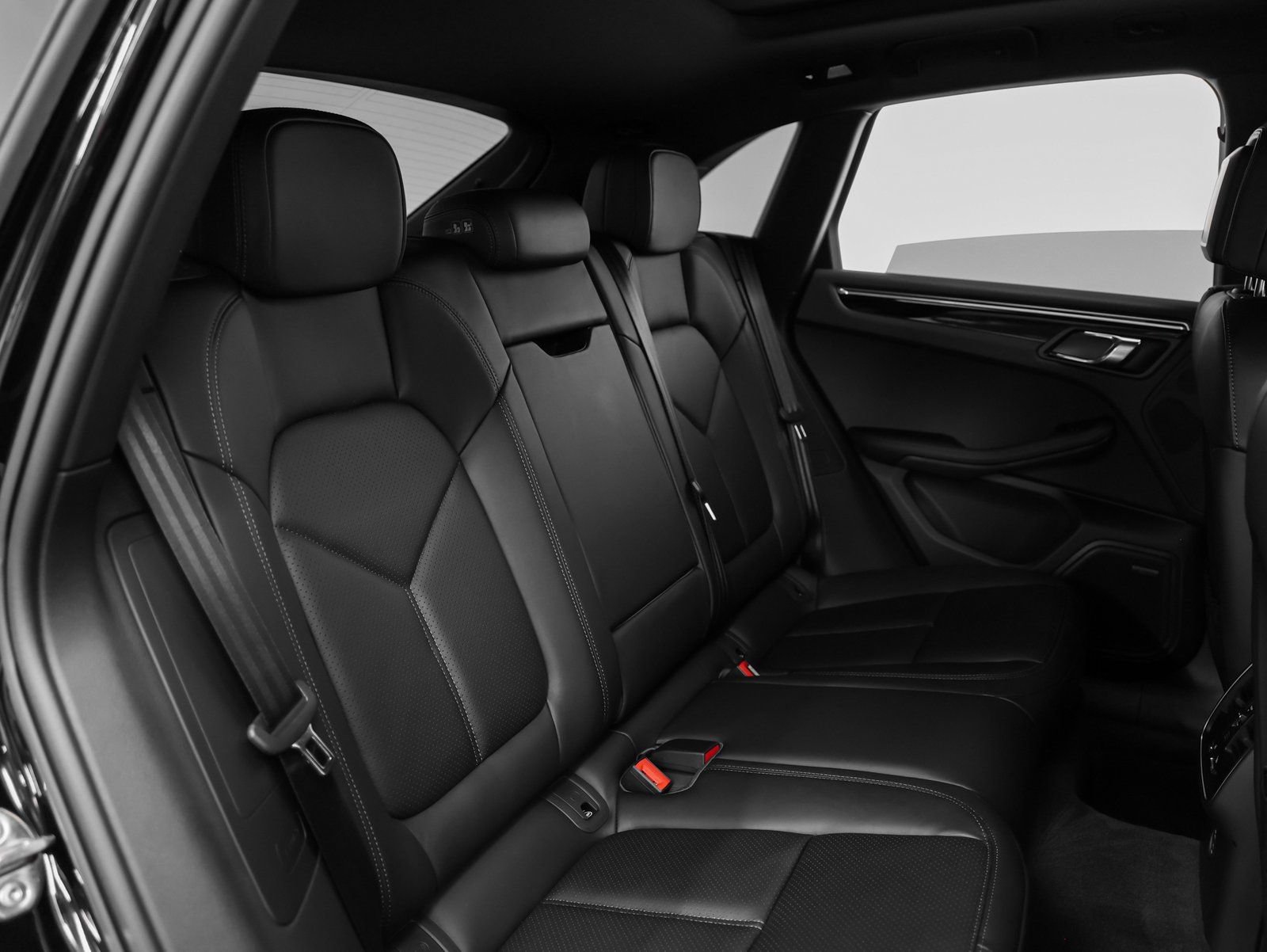 Certified 2025 Porsche Macan image 22