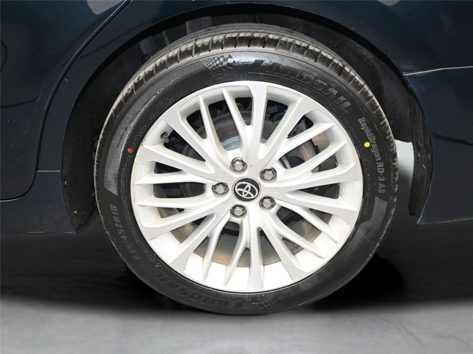 Used 2020 Toyota Camry XLE image 11