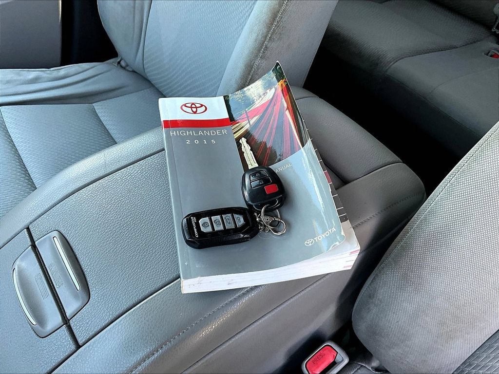 Used 2015 Toyota Highlander LE FWD image 37