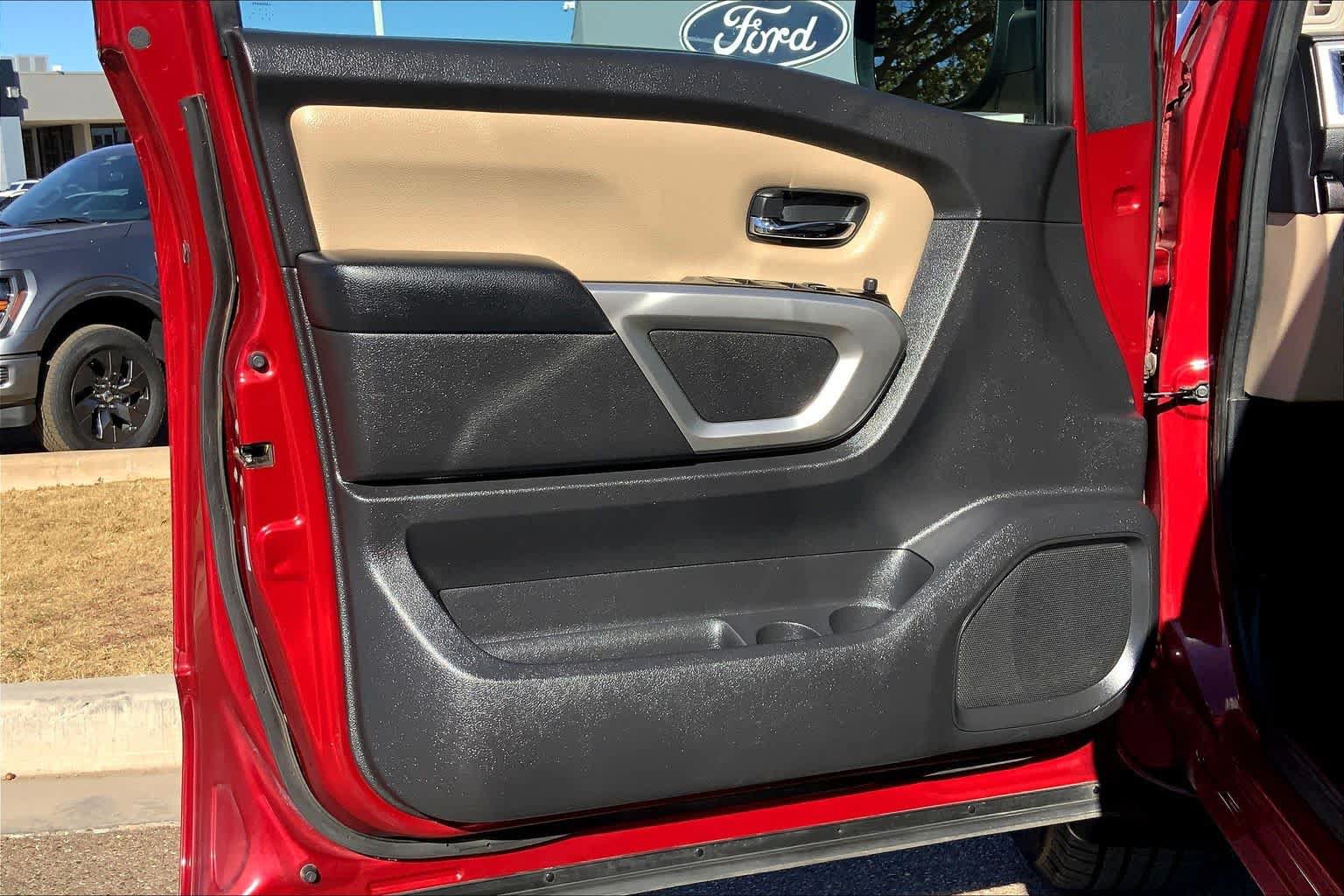 Used 2017 Nissan Titan SV RWD image 22