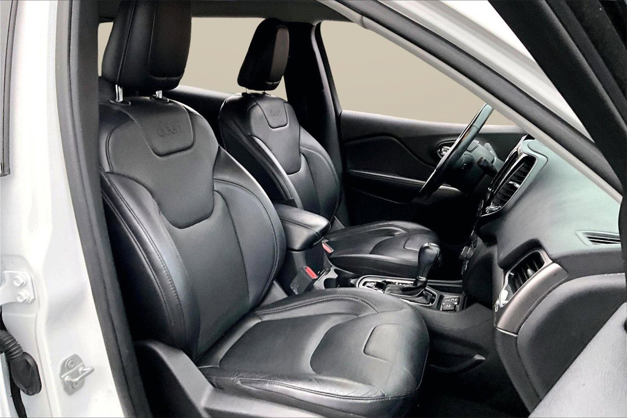 Used 2020 Jeep Cherokee Limited image 22