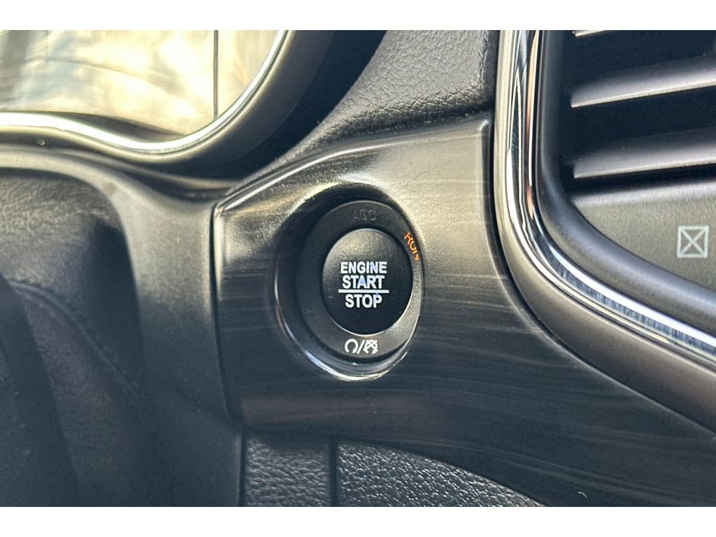 Used 2020 Jeep Grand Cherokee Laredo AWD/4WD image 23