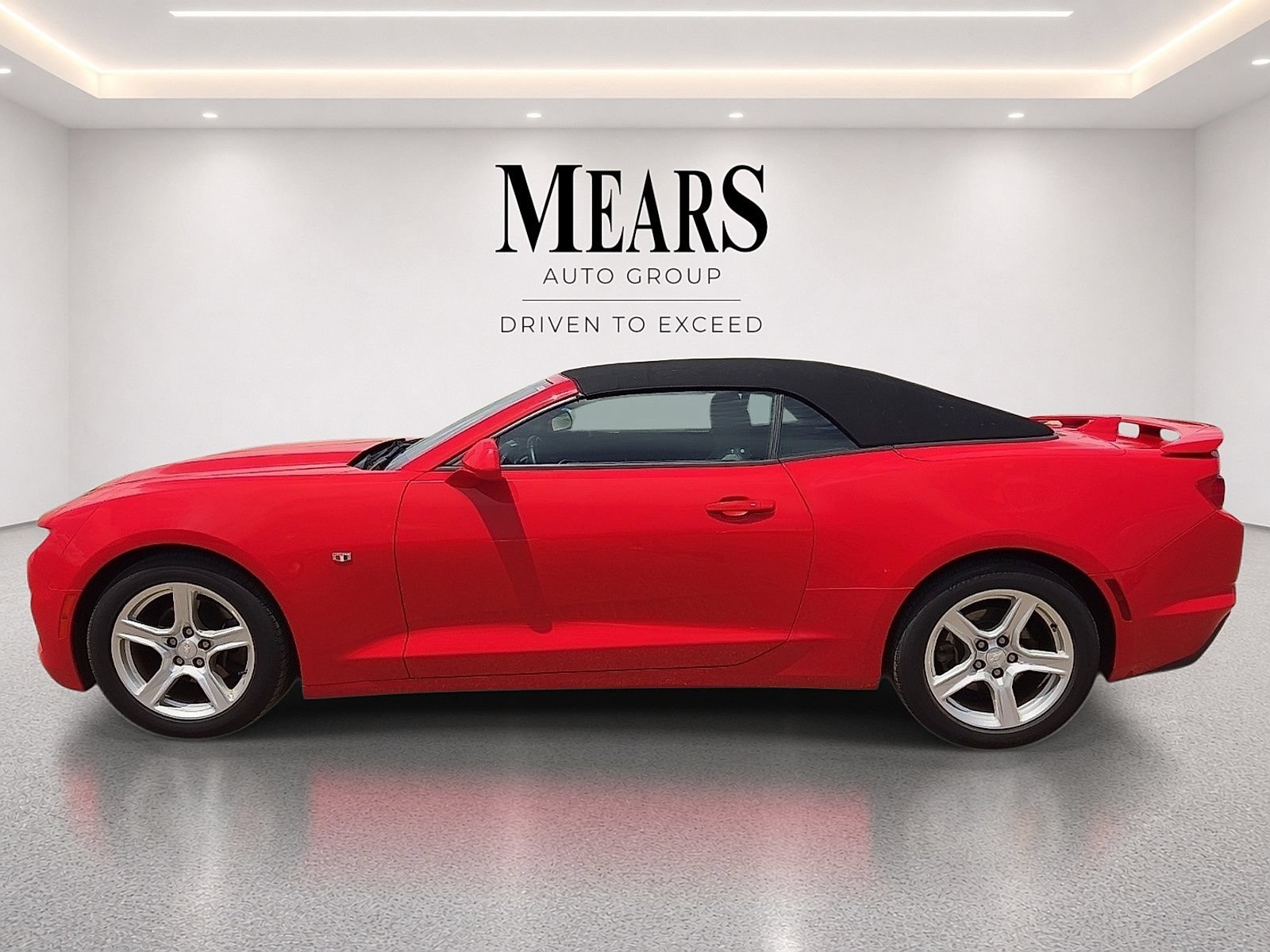 Used 2020 Chevrolet Camaro LT RWD image 2