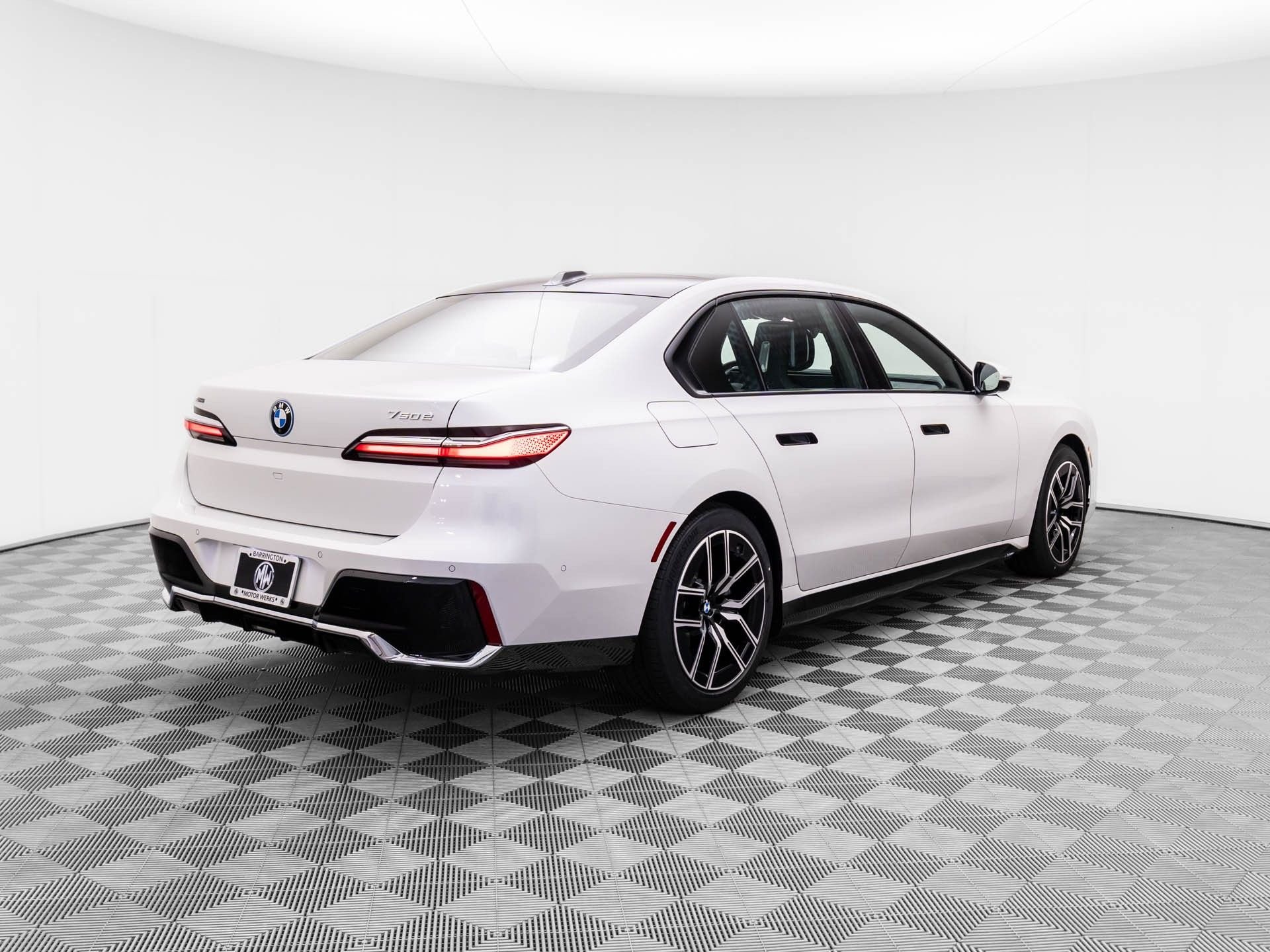 New 2025 BMW 750e xDrive AWD/4WD image 6