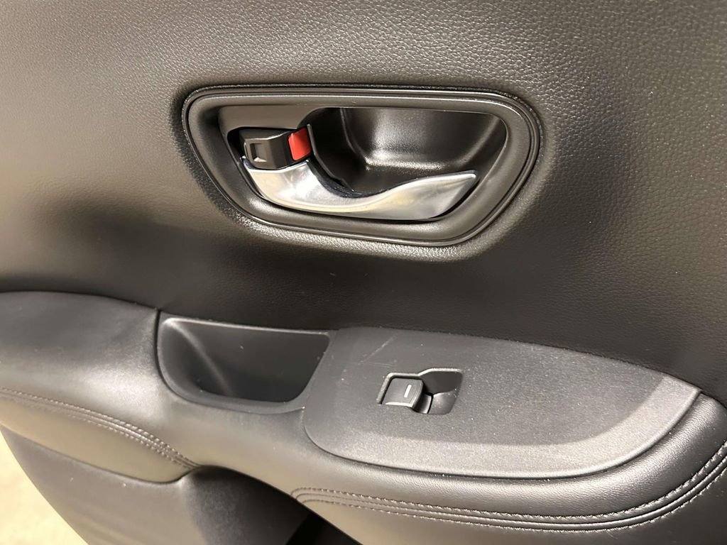 Used 2023 Honda HR-V LX image 19