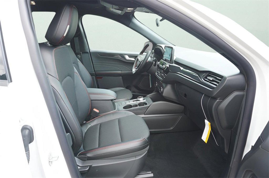 New 2025 Ford Escape ST-Line Elite w/ Class II Trailer Tow Package image 10
