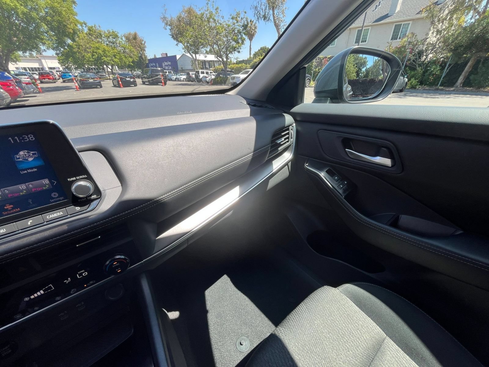 Used 2025 Nissan Rogue SV AWD/4WD image 37
