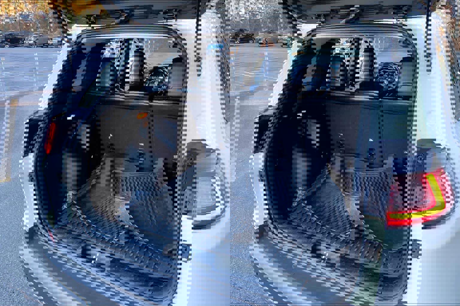 Used 2022 Jeep Cherokee Limited w/ Mopar Interior Package image 32