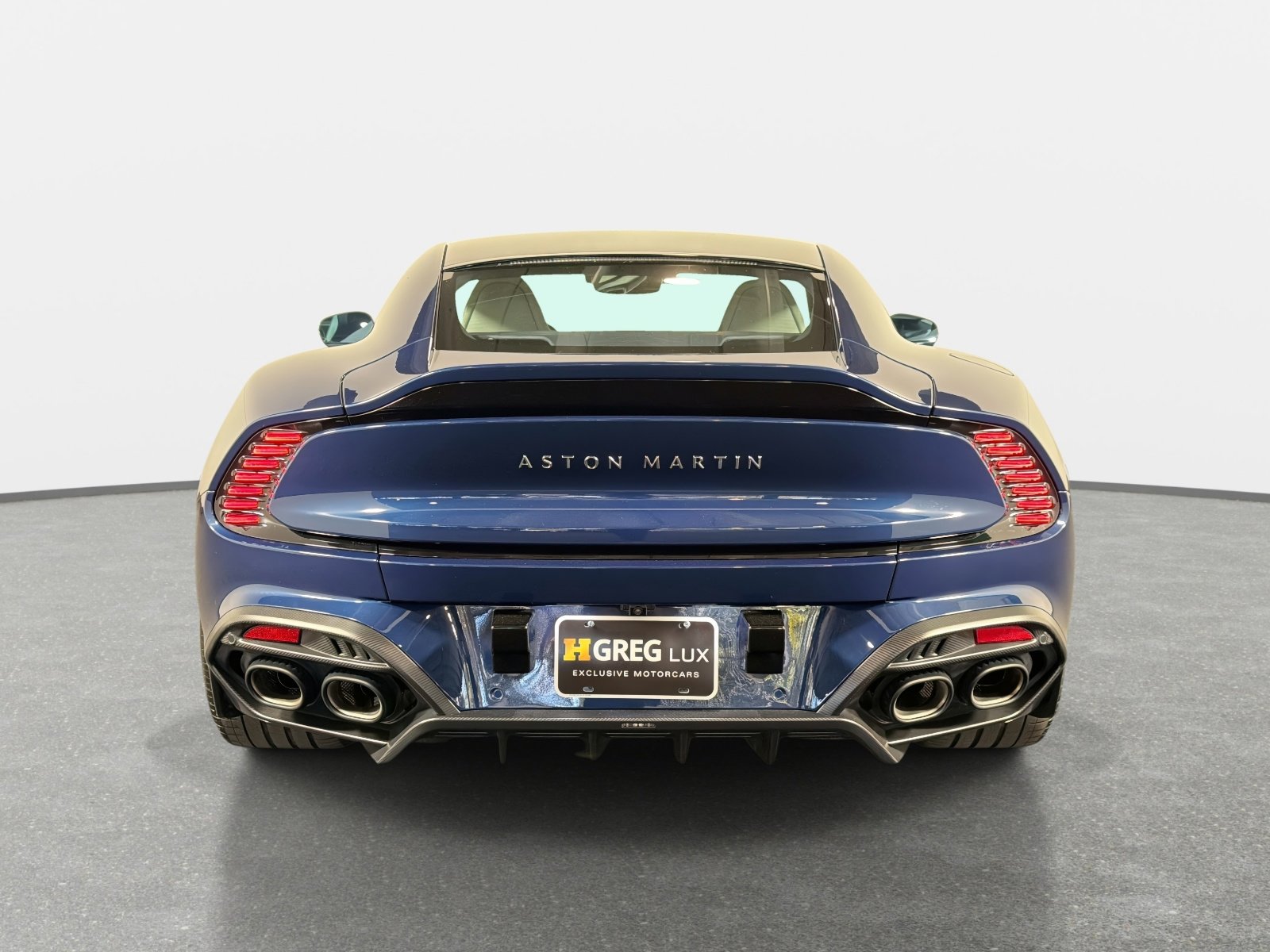 Used 2025 Aston Martin Vanquish image 4