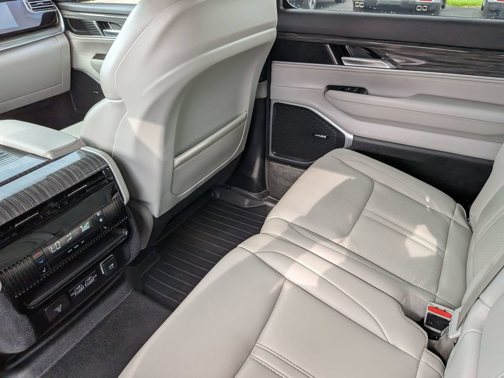 Used 2022 Jeep Wagoneer Series III AWD/4WD image 35