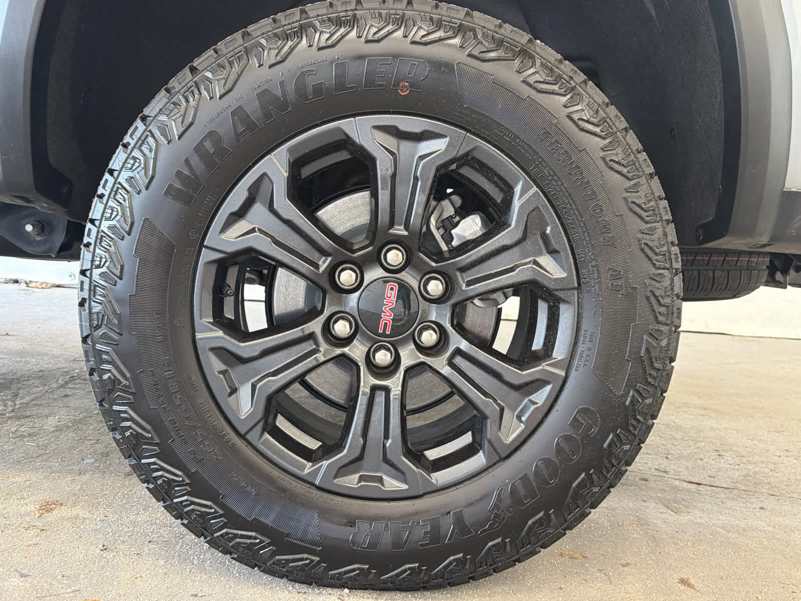 Used 2025 GMC Canyon Elevation w/ Convenience Package AWD/4WD image 9
