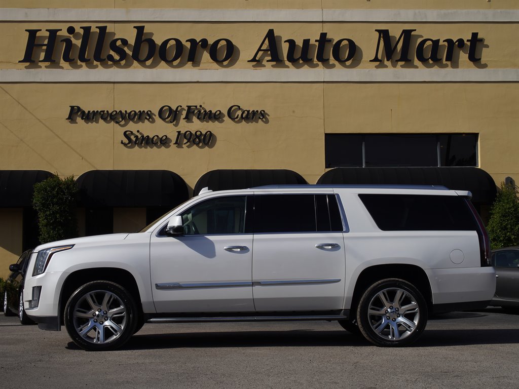 Used 2016 Cadillac Escalade ESV Luxury RWD image 3