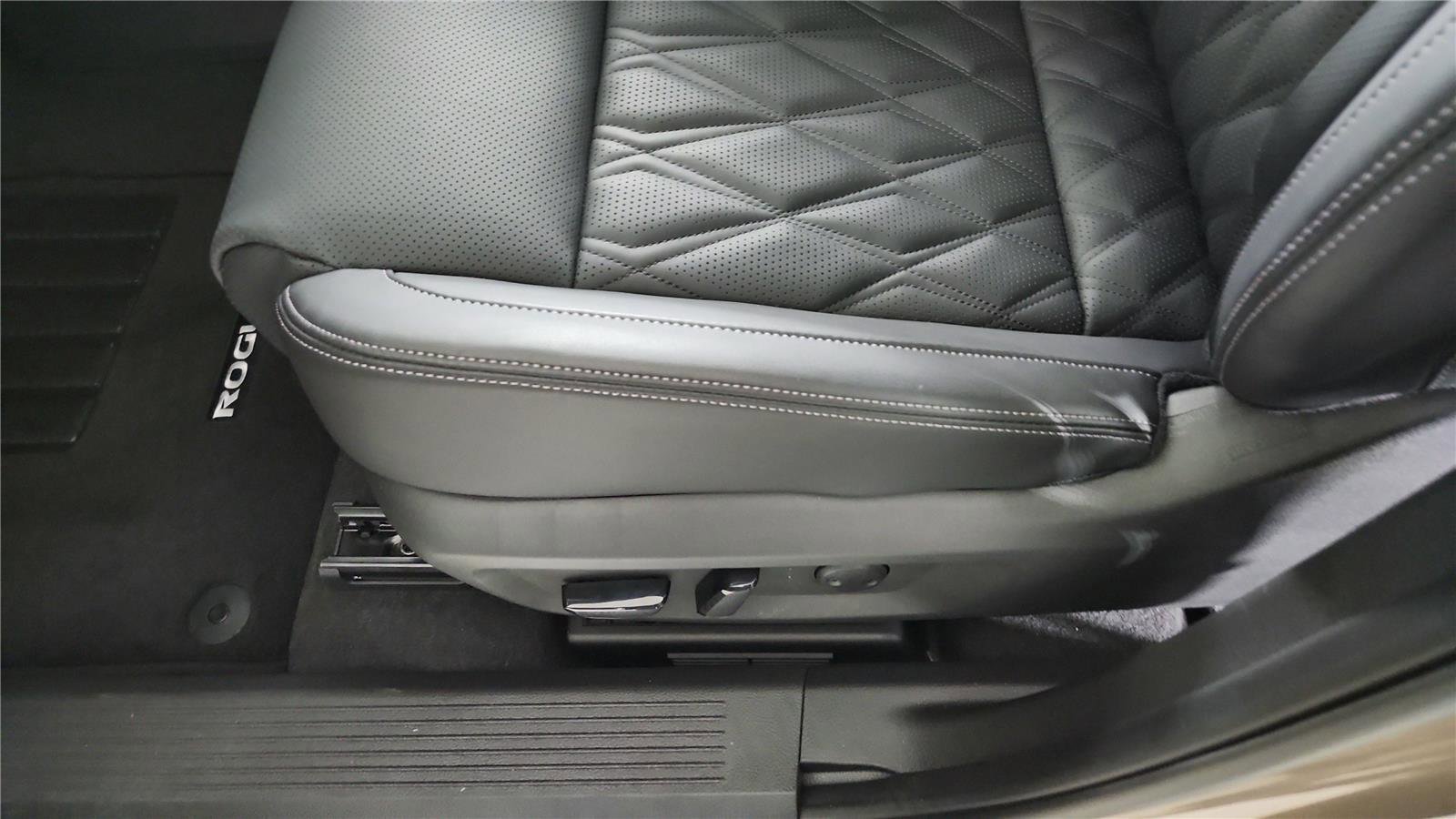 New 2025 Nissan Rogue Platinum w/ Platinum Premium Package image 17