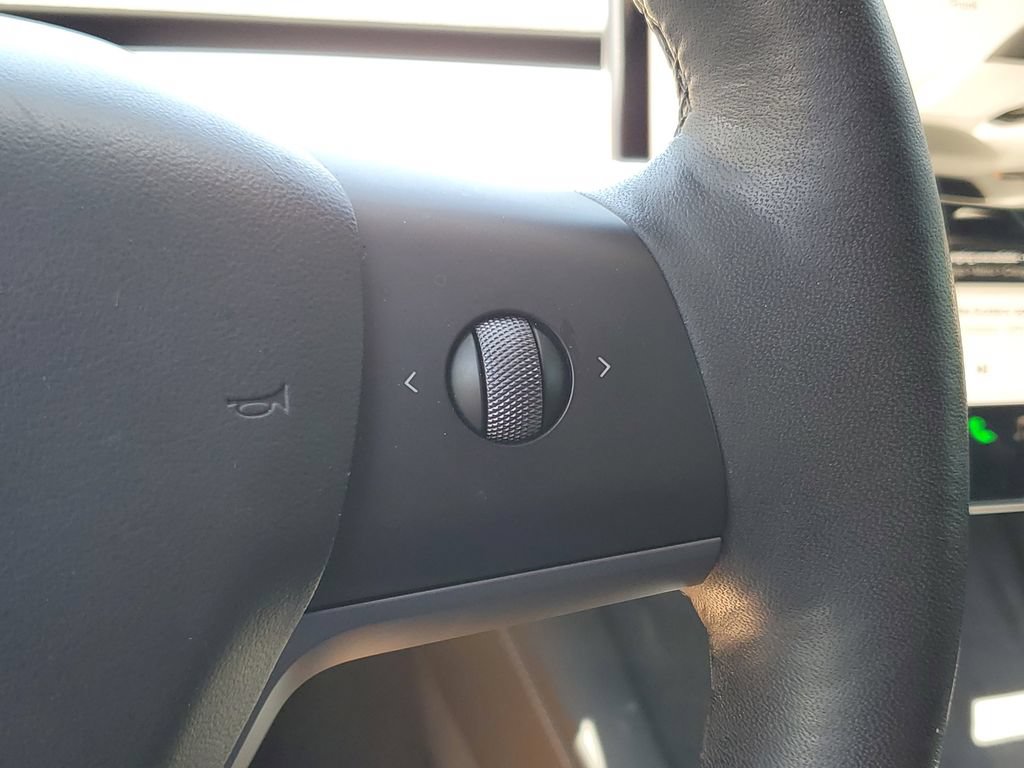 Used 2022 Tesla Model Y Long Range AWD/4WD image 24