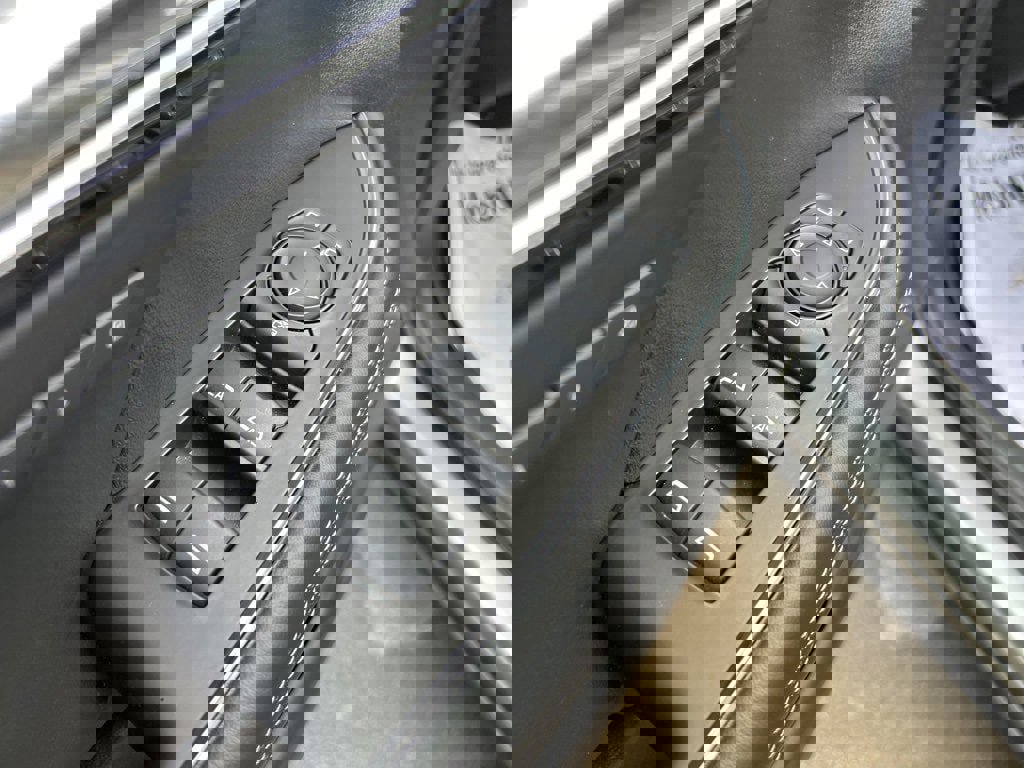 Used 2023 Buick Envision Essence w/ Sport Touring Package image 21