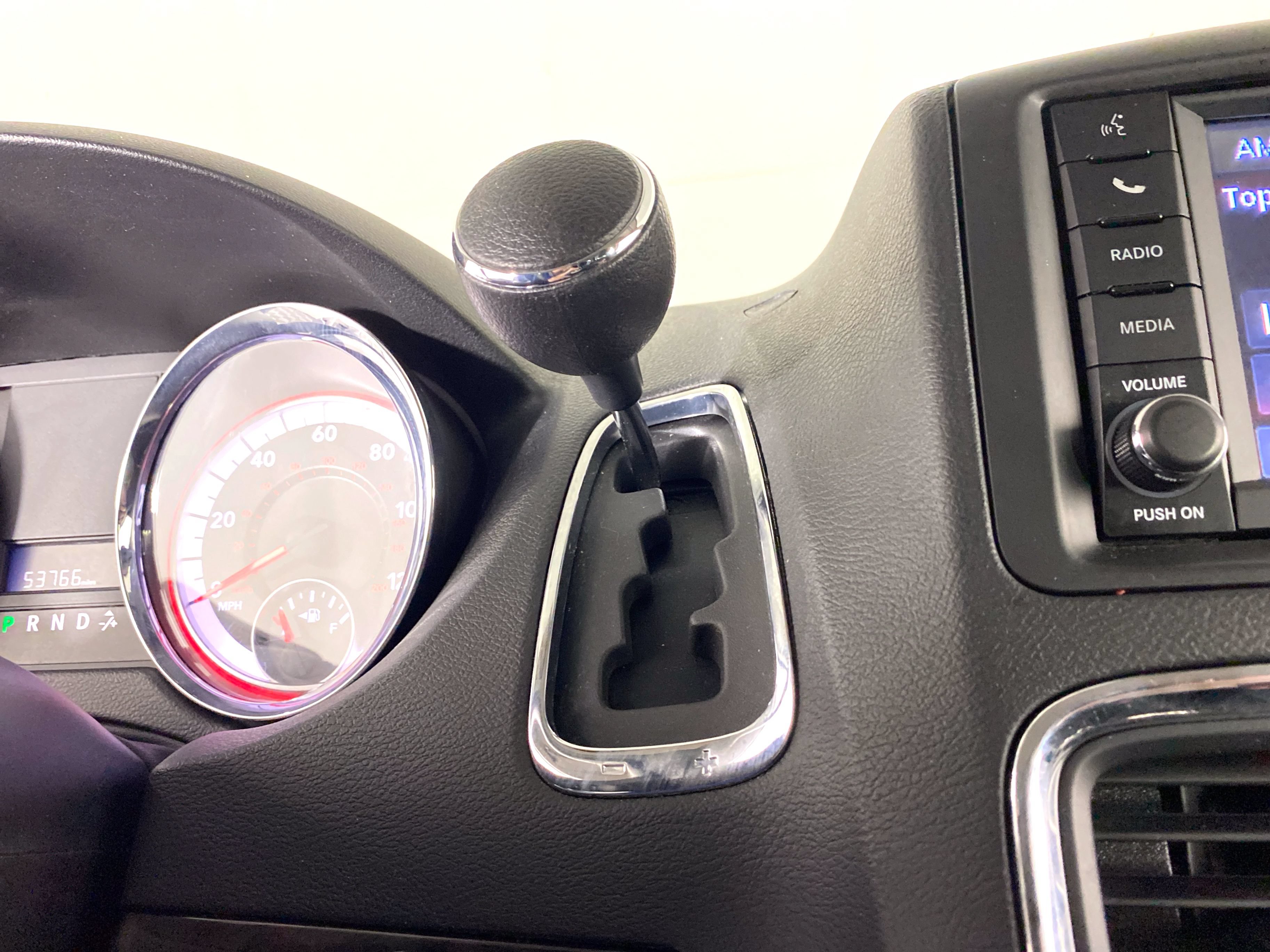 Used 2019 Dodge Grand Caravan SE w/ UConnect Hands-Free Group FWD image 24