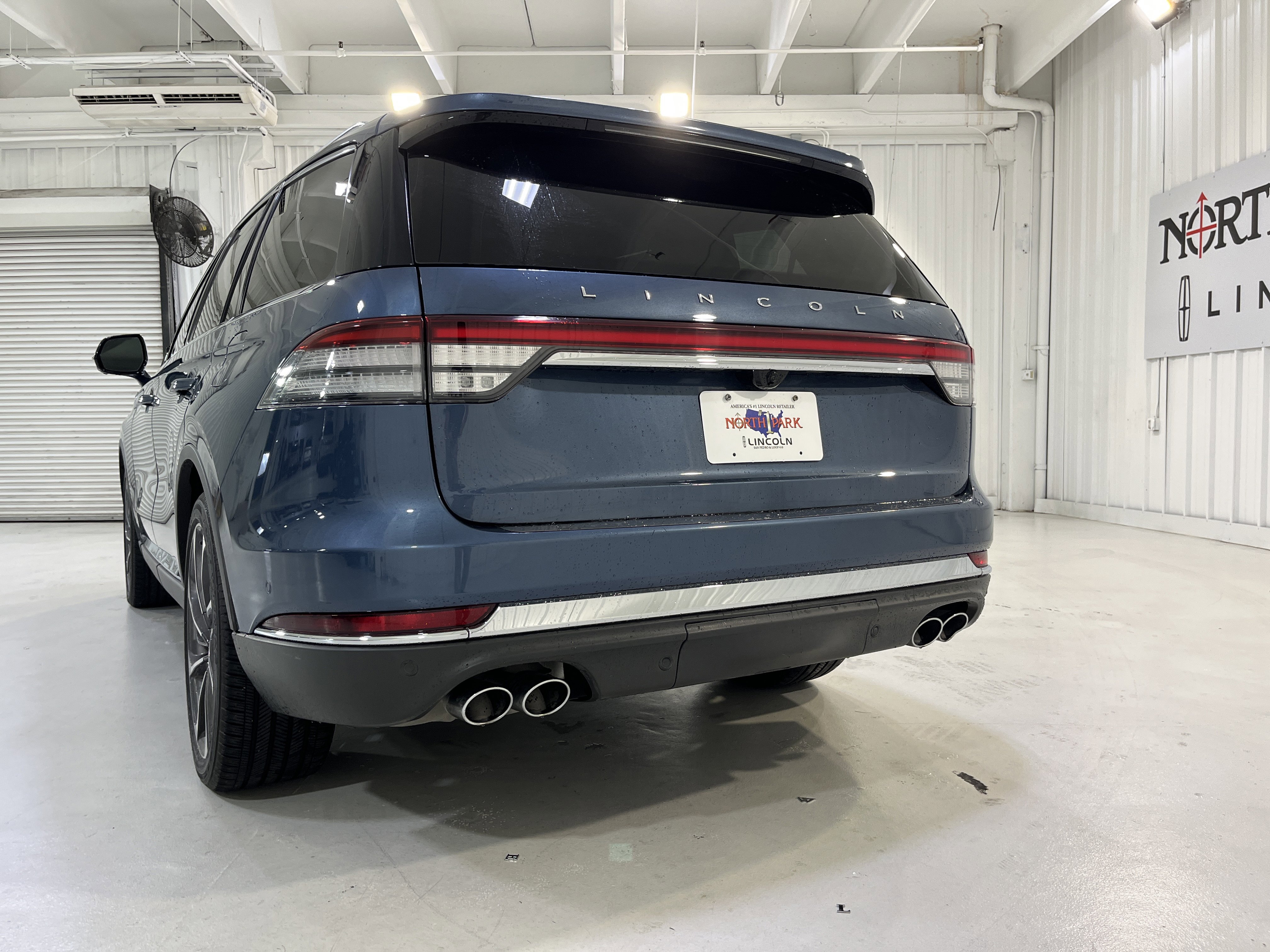Used 2020 Lincoln Aviator Reserve w/ Equipment Group 202A image 20