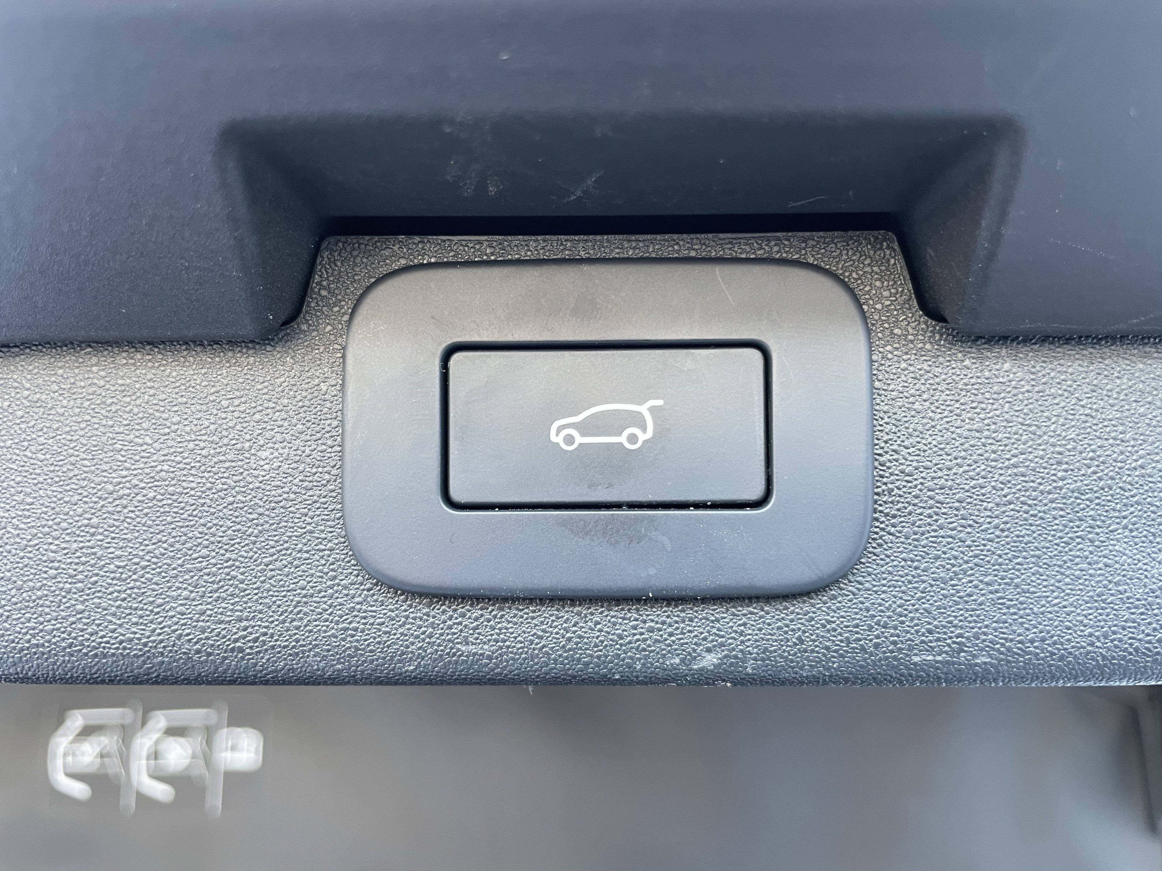 Certified 2024 Land Rover Discovery Dynamic SE image 41