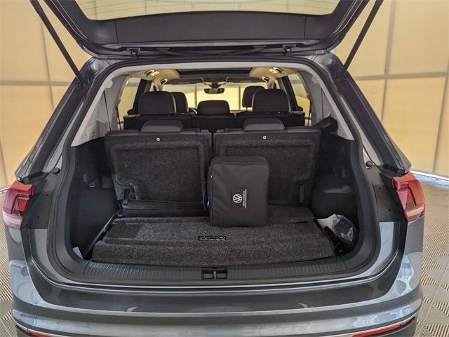 Certified 2022 Volkswagen Tiguan SE w/ Panoramic Sunroof Package image 13