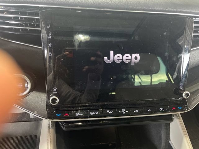 Used 2024 Jeep Wagoneer L 4WD w/ Premium Group I image 19
