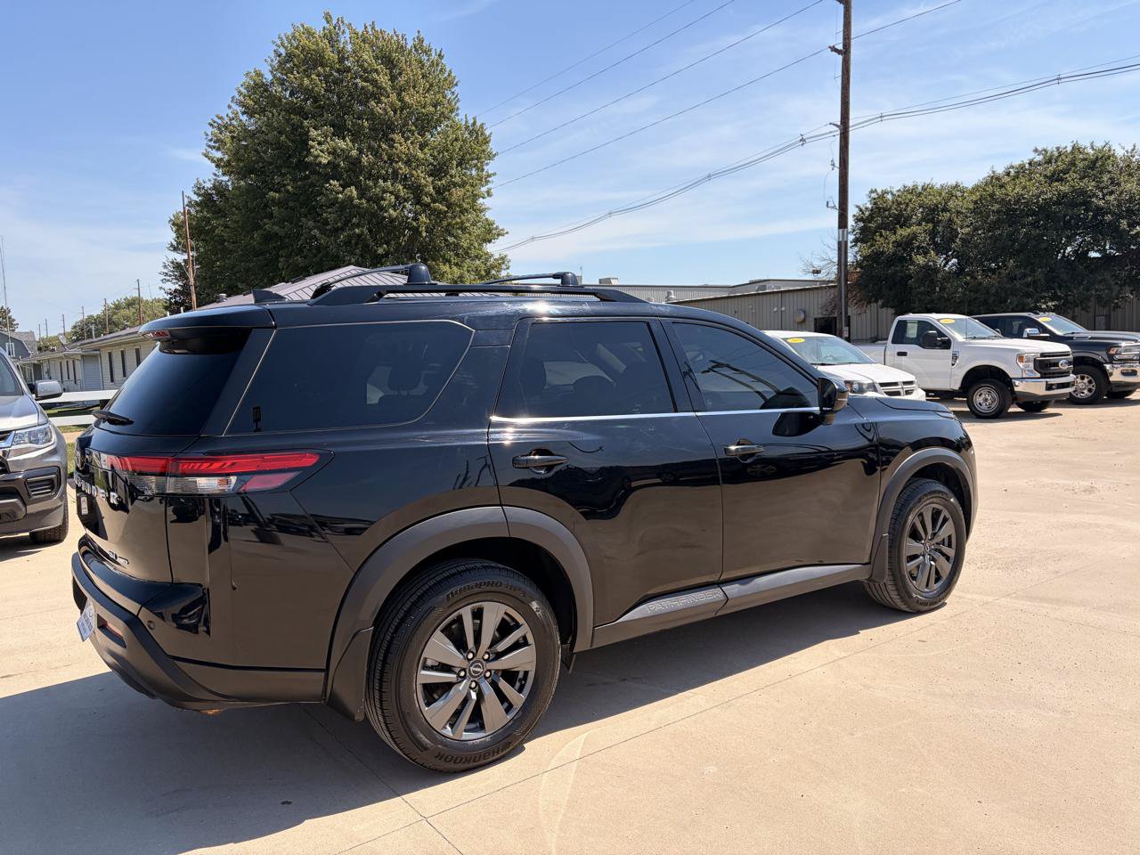 Used 2022 Nissan Pathfinder SV AWD/4WD image 6