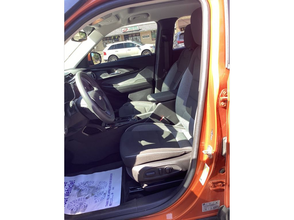 Used 2022 Chevrolet TrailBlazer LT w/ Sun and Liftgate Package AWD/4WD image 9